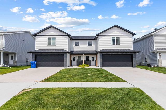 1445 68th Avenue S, Fargo, ND 58104