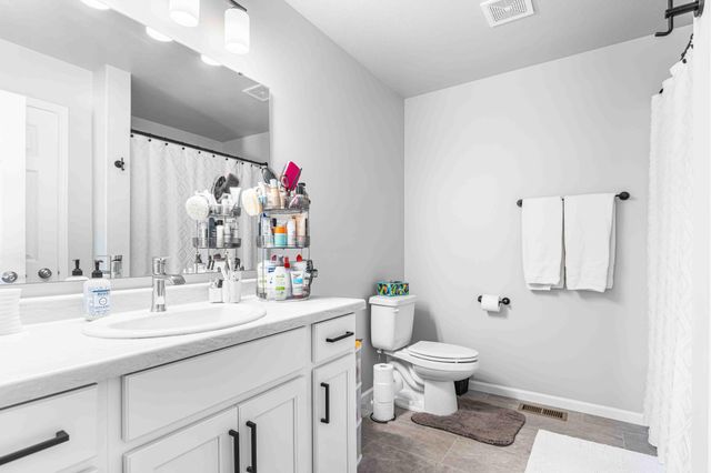 1445 68th Avenue S, Fargo, ND 58104