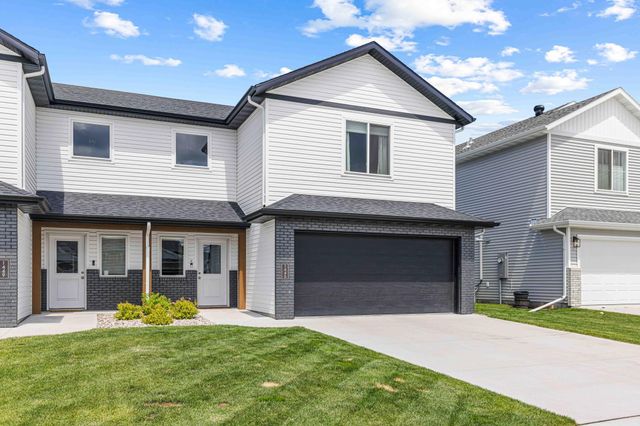 1445 68th Avenue S, Fargo, ND 58104