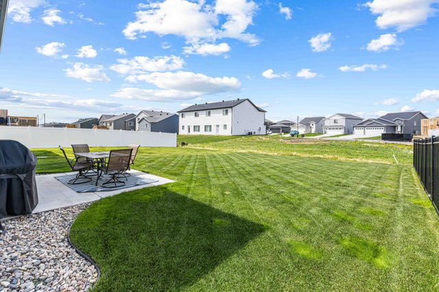 1445 68th Avenue S, Fargo, ND 58104