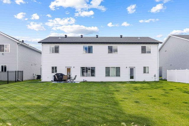 1445 68th Avenue S, Fargo, ND 58104