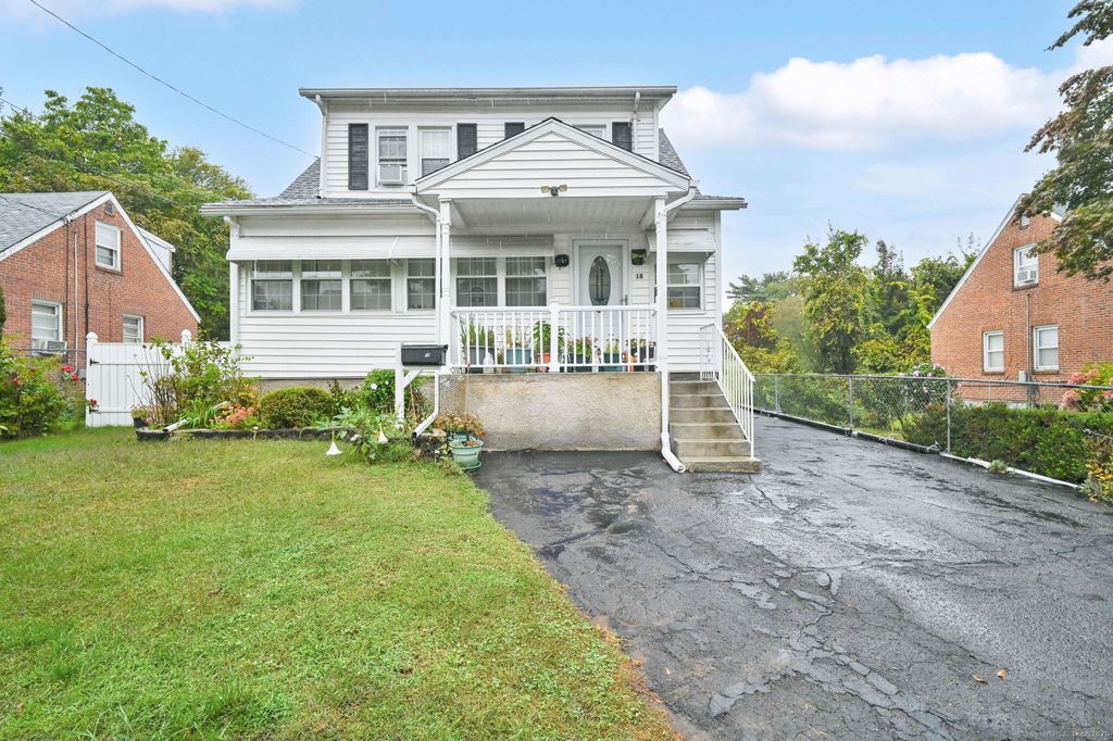 18 Englewood Avenue, Bloomfield, CT 06002