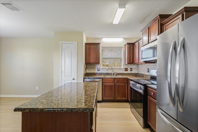 412 Hawks View Drive, La Marque, TX 77568