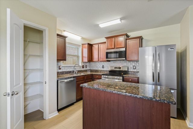 412 Hawks View Drive, La Marque, TX 77568