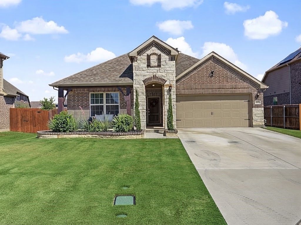 804 Sweeping Butte Drive, Fort Worth, TX 76052 — exterior