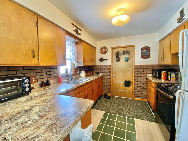 9976 Shepard Road, Macedonia, OH 44056