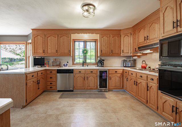 33 Country Club Woods Circle, Waterbury, CT 06708