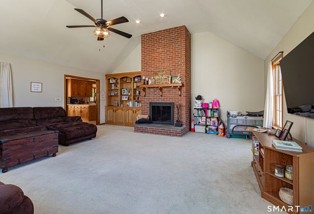 33 Country Club Woods Circle, Waterbury, CT 06708