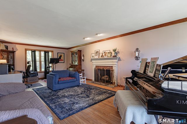 33 Country Club Woods Circle, Waterbury, CT 06708