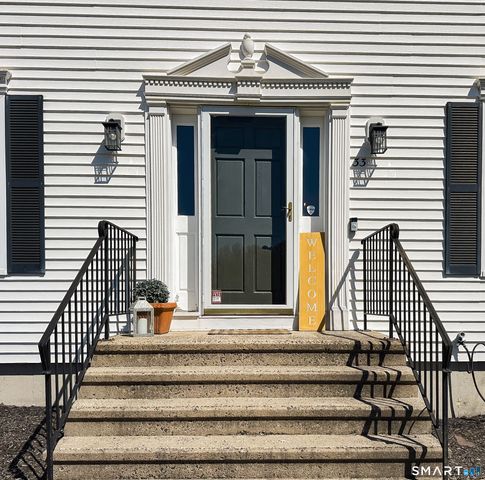 33 Country Club Woods Circle, Waterbury, CT 06708