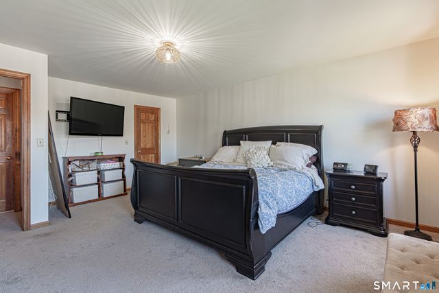 33 Country Club Woods Circle, Waterbury, CT 06708
