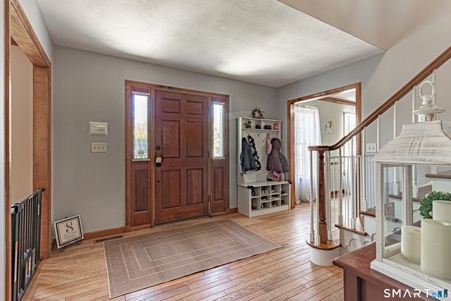 33 Country Club Woods Circle, Waterbury, CT 06708