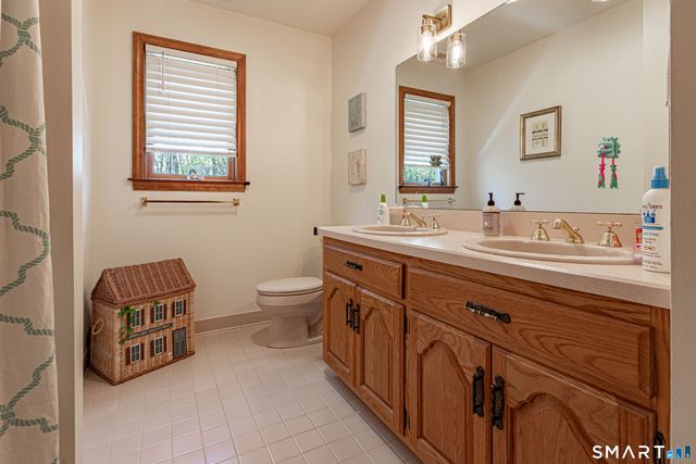 33 Country Club Woods Circle, Waterbury, CT 06708
