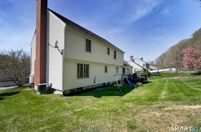 33 Country Club Woods Circle, Waterbury, CT 06708
