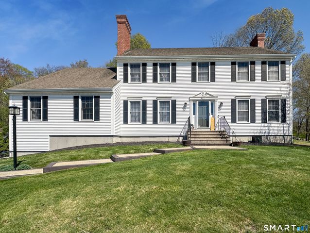 33 Country Club Woods Circle, Waterbury, CT 06708
