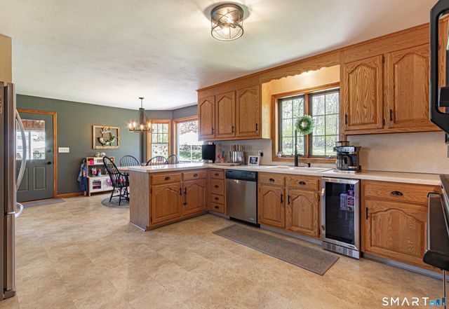 33 Country Club Woods Circle, Waterbury, CT 06708