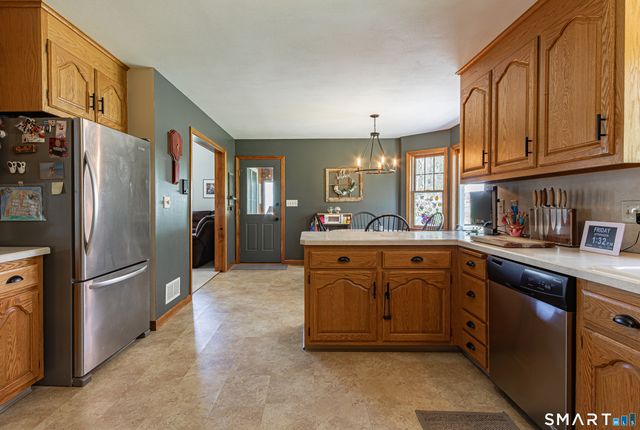 33 Country Club Woods Circle, Waterbury, CT 06708
