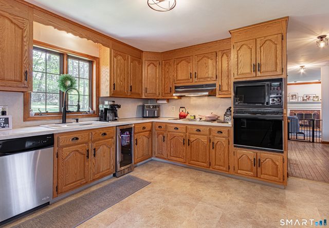 33 Country Club Woods Circle, Waterbury, CT 06708