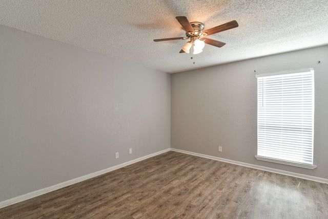 1906 Emerald Place 1214, Arlington, TX 76011