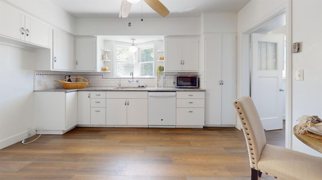Image 12 of property listing at 1481 N Adoline Avenue, Fresno, CA 93728