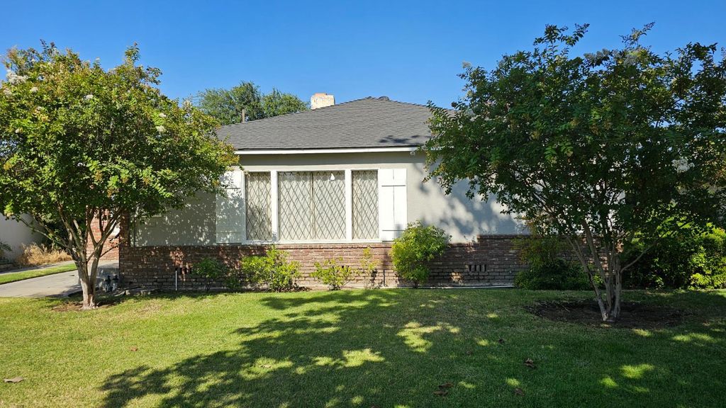 Image 2 of property listing at 1481 N Adoline Avenue, Fresno, CA 93728