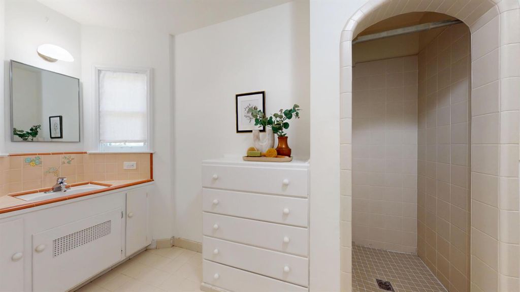 Image 21 of property listing at 1481 N Adoline Avenue, Fresno, CA 93728