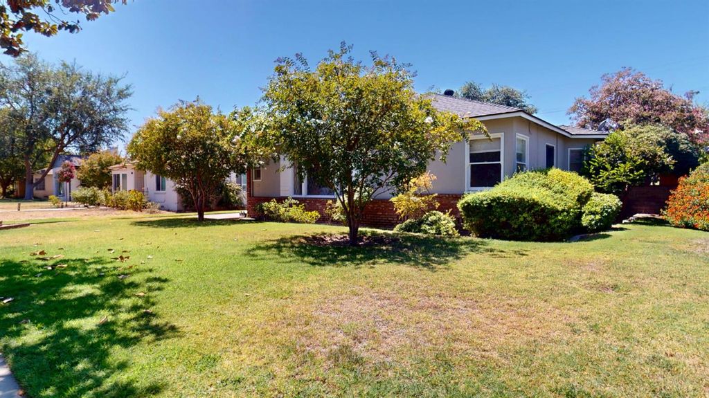 Image 3 of property listing at 1481 N Adoline Avenue, Fresno, CA 93728