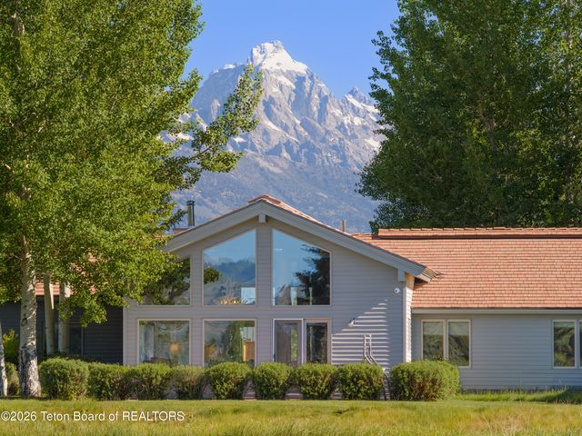 700 E SAGEBRUSH Drive, Jackson, WY 83001