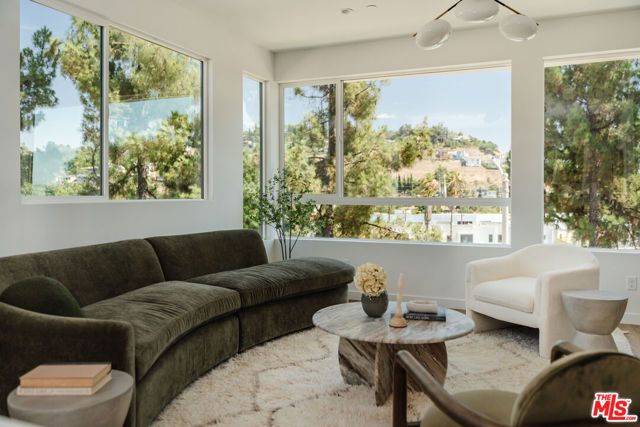 3860 N Riley Lane, Los Angeles, CA 90065