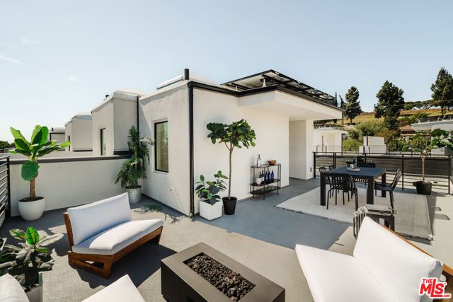 3860 N Riley Lane, Los Angeles, CA 90065