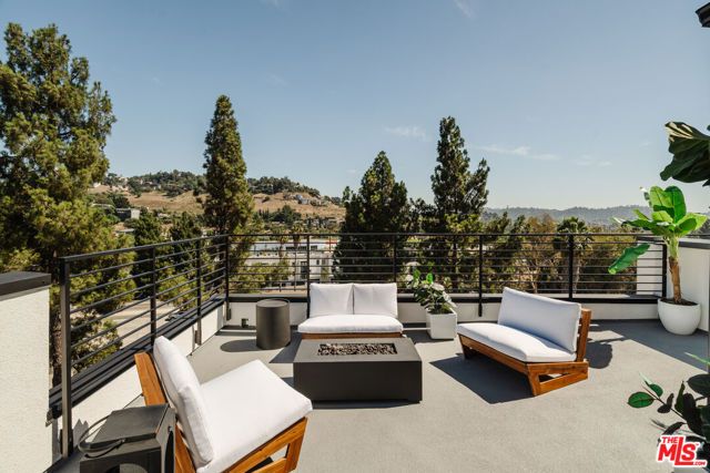 3860 N Riley Lane, Los Angeles, CA 90065