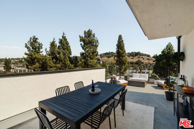 3860 N Riley Lane, Los Angeles, CA 90065