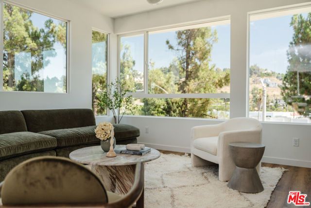 3860 N Riley Lane, Los Angeles, CA 90065