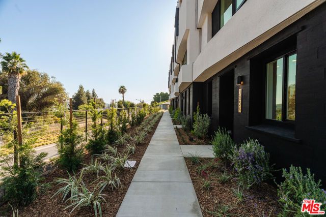 3860 N Riley Lane, Los Angeles, CA 90065