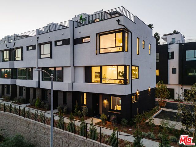 3860 N Riley Lane, Los Angeles, CA 90065