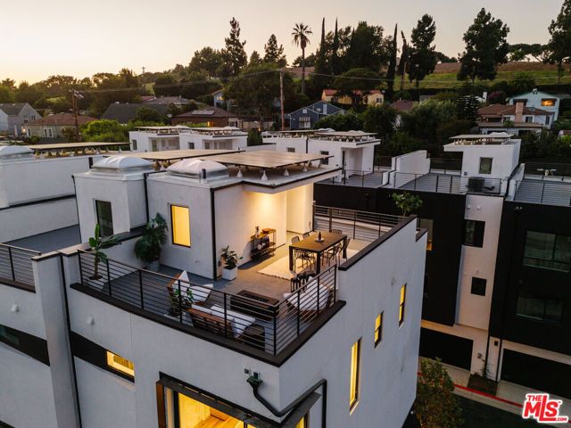 3860 N Riley Lane, Los Angeles, CA 90065