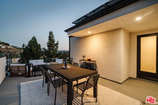 3860 N Riley Lane, Los Angeles, CA 90065