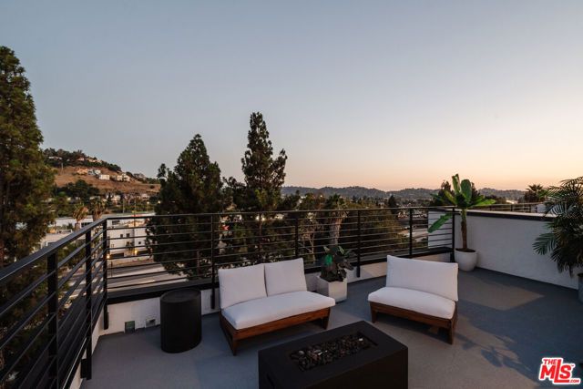 3860 N Riley Lane, Los Angeles, CA 90065