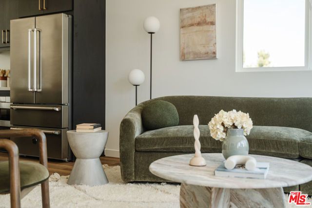 3860 N Riley Lane, Los Angeles, CA 90065