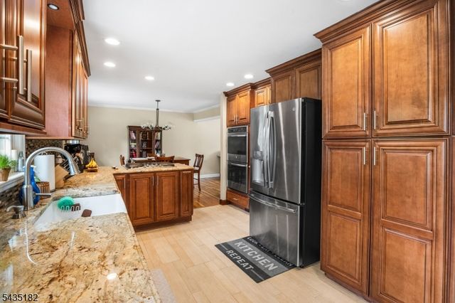 2 Ellam Dr, Randolph Twp., NJ 07869