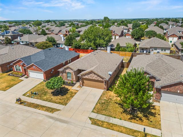 8921 Whirlwind Trail, Aubrey, TX 76227