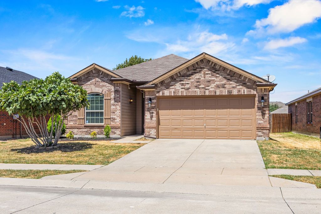 8921 Whirlwind Trail, Aubrey, TX 76227