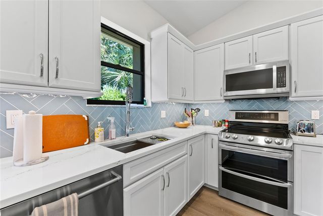 1714 STARLING DRIVE 201, Sarasota, FL 34231