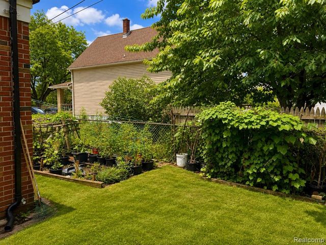 11283 Rivard Avenue, Warren, MI 48089