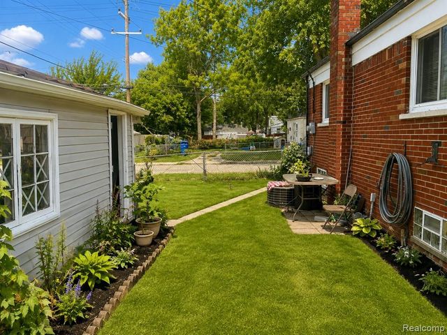 11283 Rivard Avenue, Warren, MI 48089