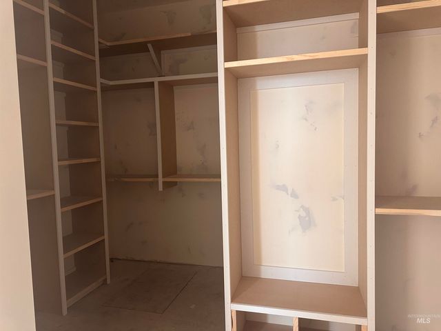 27387 Iron Horse Dr, Caldwell, ID 83607