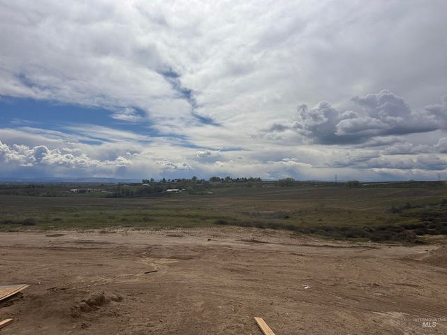 27387 Iron Horse Dr, Caldwell, ID 83607