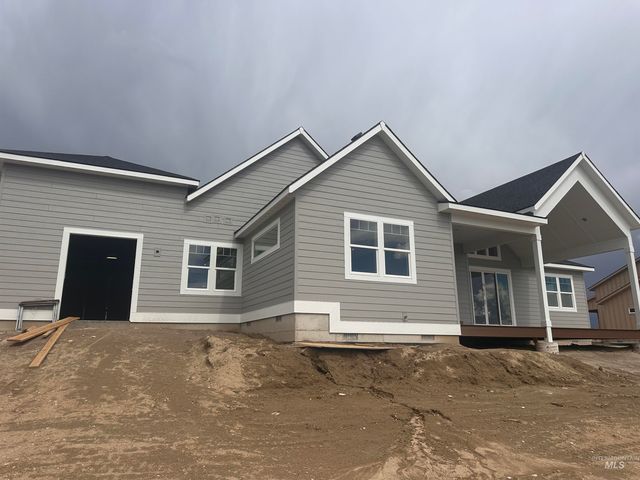 27387 Iron Horse Dr, Caldwell, ID 83607