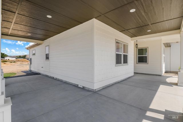 27387 Iron Horse Dr, Caldwell, ID 83607