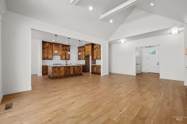 27387 Iron Horse Dr, Caldwell, ID 83607